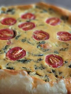 Foto de Torta Rústica de Ricota com Espinafre e Tomatinhos