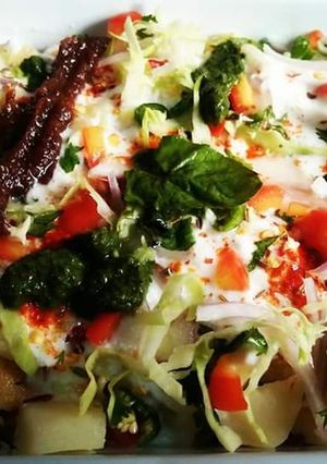 A picture of Aloo dahi phulki😍😋.