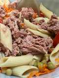 Ensalada de atún y fideos