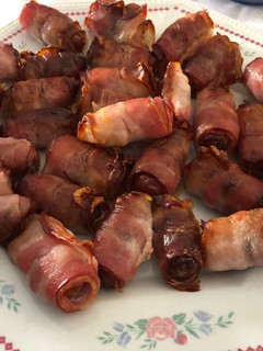 Una foto de Dátiles con bacon y almendra