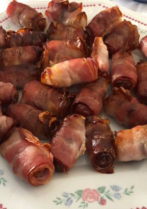 Una foto de Dátiles con bacon y almendra