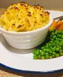 Vegan Roast dinner pie - all of the delicious flavours of roast dinner (but vegan and in a pie 🌱😋