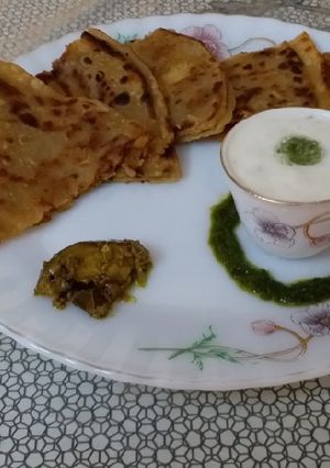 A picture of Aloo ka paratha.