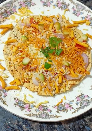 A picture of Papad chaat.