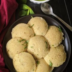 A picture of Instant Rava Idli.