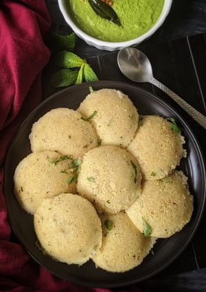 A picture of Instant Rava Idli.