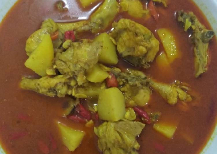 Bagaimana memasak Ayam Gulai yang sempurna
