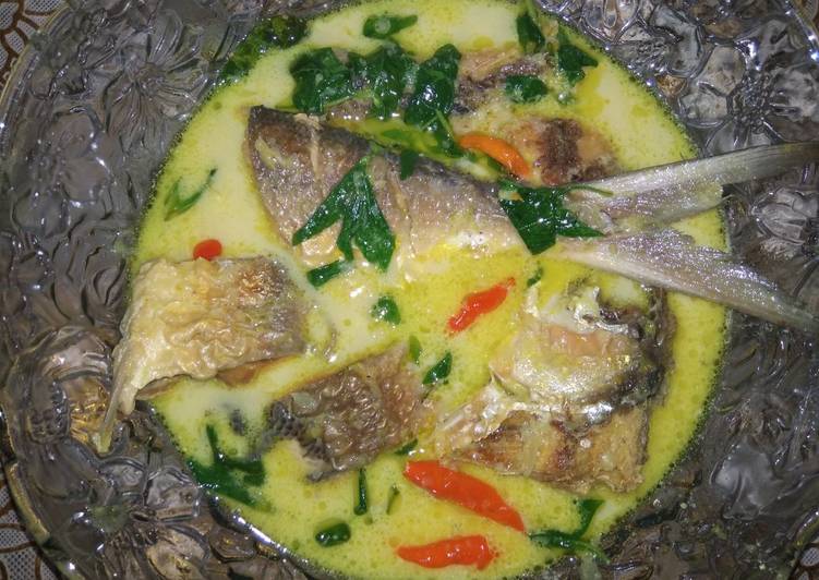 Cara mudah mengolah Bandeng kuah santan kemangi yang Enak Banget