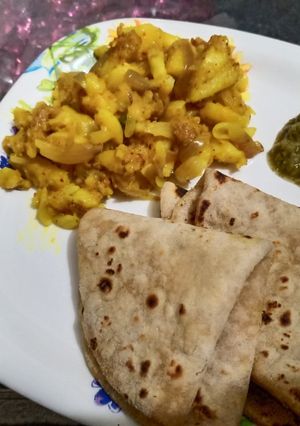 A picture of Masala potato with chappati.
