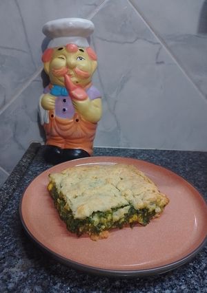Una foto de Tarta de espinaca y verde de mi huerta con masa de queso🥧
