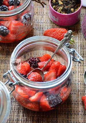 Une photo de Soupe de fraises et mûres au sirop
