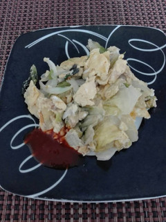 Una foto de 🍃Desayuno ligero-huevo con lechuga🍳