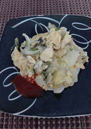 Una foto de 🍃Desayuno ligero-huevo con lechuga🍳