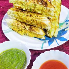 A picture of Chicken Mayonnaise Grilled cheese Sandwich.