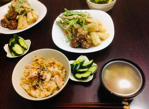 Una foto de Arroz cocido con goji y pollo🇺🇾🇯🇵鶏と枸杞の実の炊き込みご飯