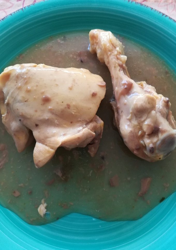 Una foto de Pollo en crema de champiñones