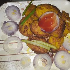 A picture of Moong and chana dal vada.