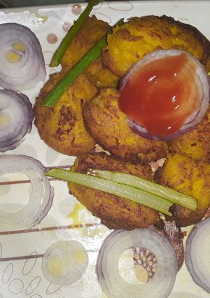 A picture of Moong and chana dal vada.