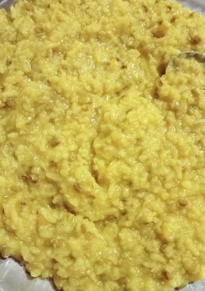 A picture of Rice aur mung daal ki khichdi.