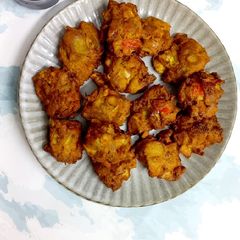 A picture of Mix veggies pakora.