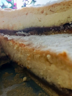 Una foto de Torta de ricota y dulce de leche