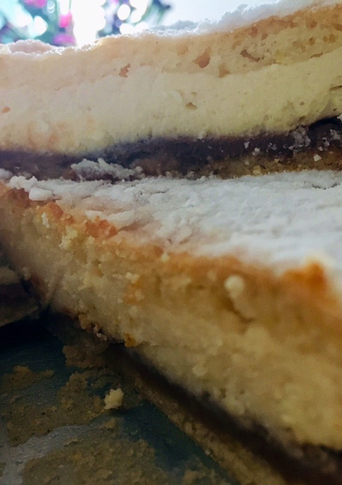 Una foto de Torta de ricota y dulce de leche