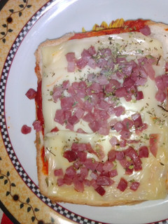 Una foto de Pizza individual en pan de molde