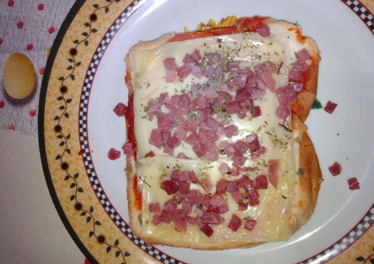 Pizza individual en pan de molde