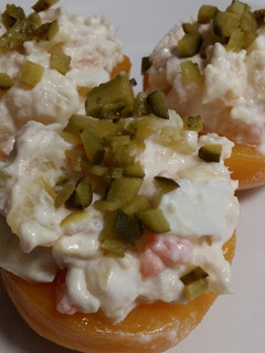 Una foto de Melocotones rellenos de ensaladilla
