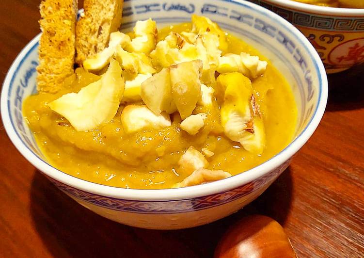 Zuppa autunnale di zucca e castagne