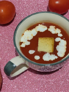 ટોમેટો- કેરટસૂપ (Tomato - Carrot Soup Recipe in Gujarati) રેસીપી મુખ્ય ફોટો