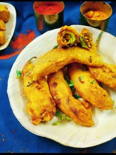 जोधपुरी मिर्ची वड़ा (Jodhpuri mirchi vada recipe in Hindi) रेसिपी मुख्य फोटो