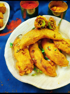 जोधपुरी मिर्ची वड़ा (Jodhpuri mirchi vada recipe in Hindi) रेसिपी मुख्य फोटो