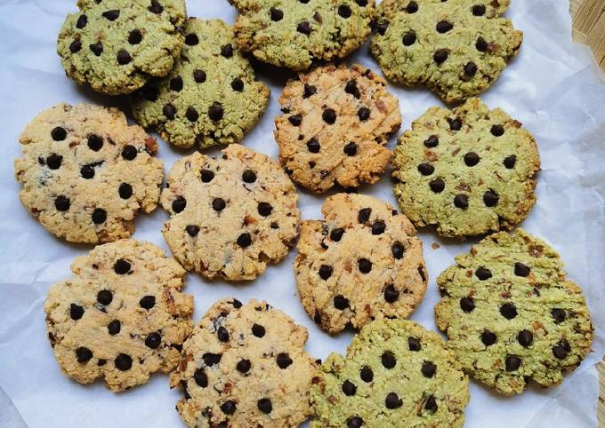 Cara Gampang Menyiapkan Choco chip matcha almond cookies Anti Gagal