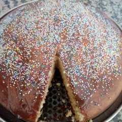 A picture of Torta de coco un toque de color 😄😄.