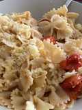 Moñitos con jitomates cherry
