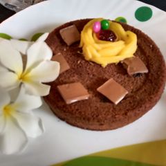 A picture of Biscuit mango cake.