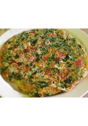 Foto principal de Omelette/Tortilla de calabacín, espinacas y Tomate natural 🤤