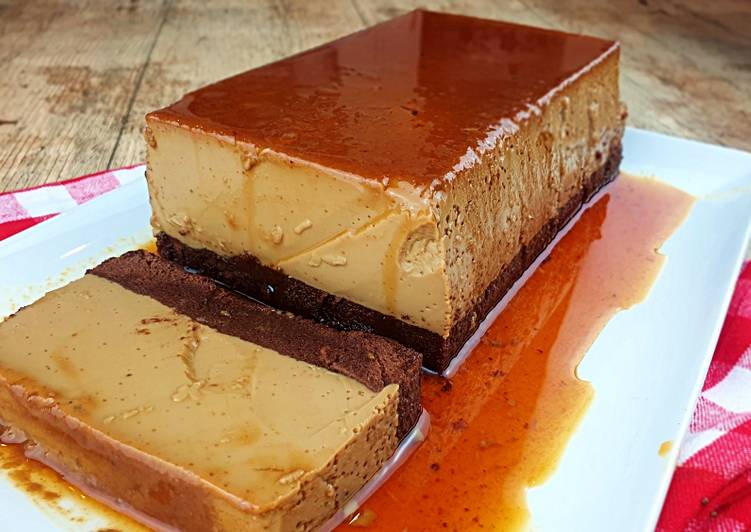 Bizcoflan o chocoflan de café y leche condensada