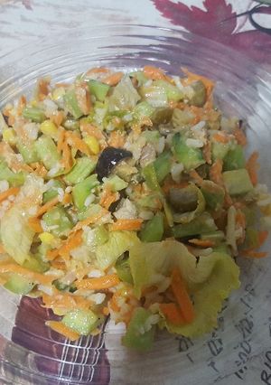 صورة لوصفة سلطة الأرزّ والتّونة على طريقتي