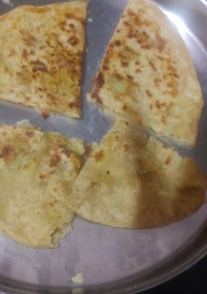 A picture of Aloo ka paratha.