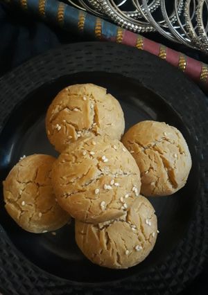 A picture of Til Nankhatai in Pressure Cooker.