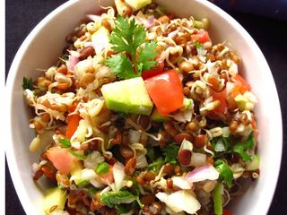 Matki and Kulith Sprouts Salad