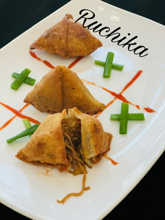 नूडल्स समोसा (Noodles samosa recipe in Hindi) रेसिपी मुख्य फोटो