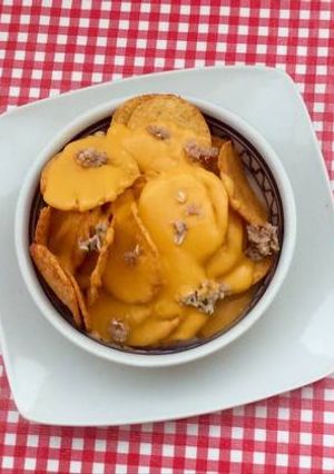 Una foto de Nachos con carne molida