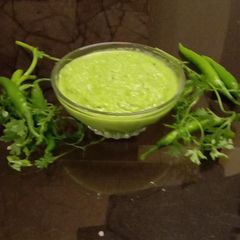A picture of Green chutney.