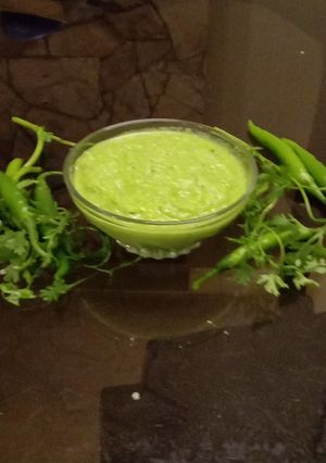 A picture of Green chutney.