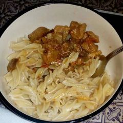 A picture of Macoroni served with meat stew.