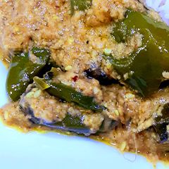 A picture of Green chilli Salan with fried rice.