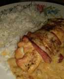 Pechugas rellenas con salsa de chipotle